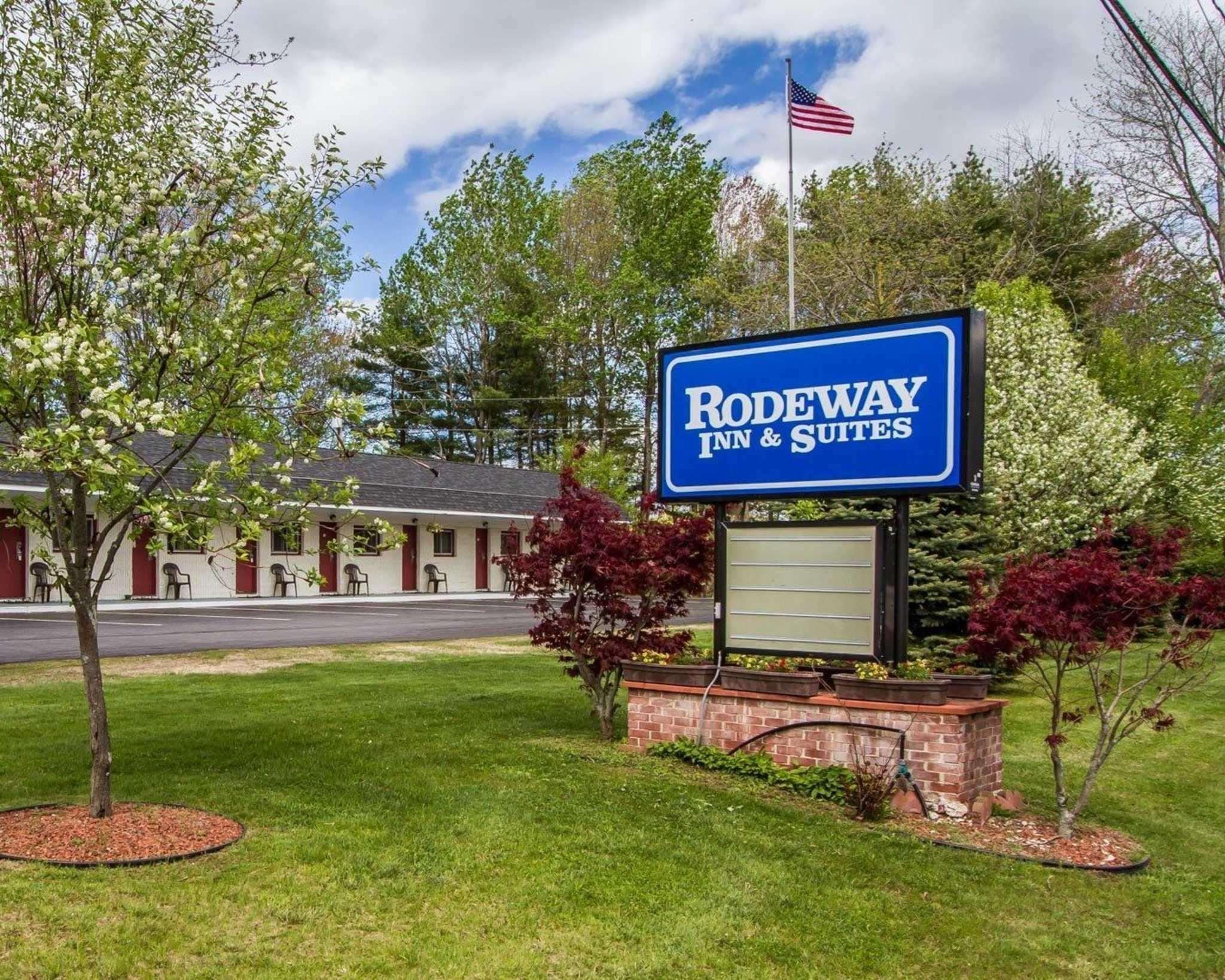 Rodeway Inn & Suites Brunswick Near Hwy 1 Exterior photo