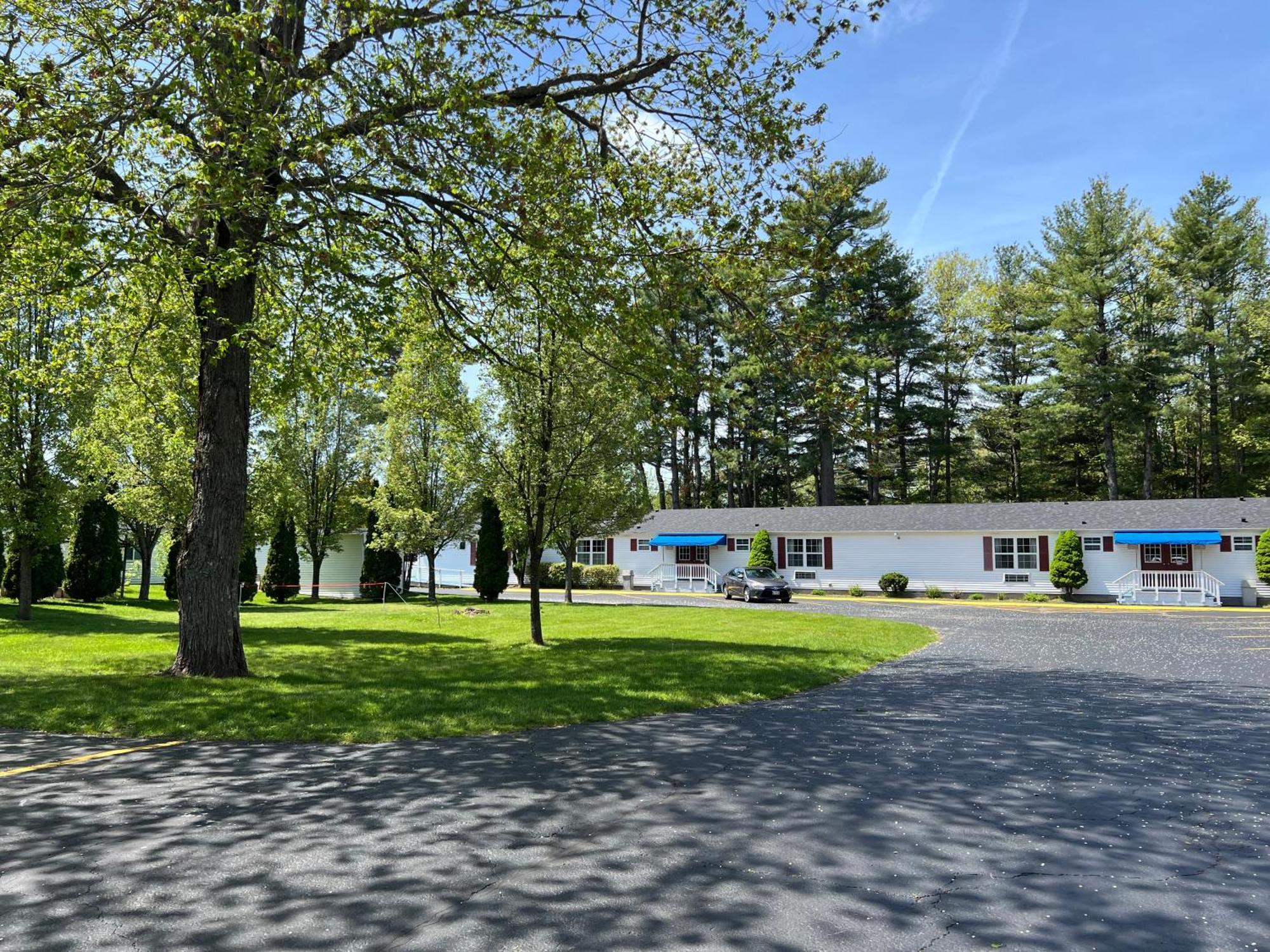Rodeway Inn & Suites Brunswick Near Hwy 1 Exterior photo