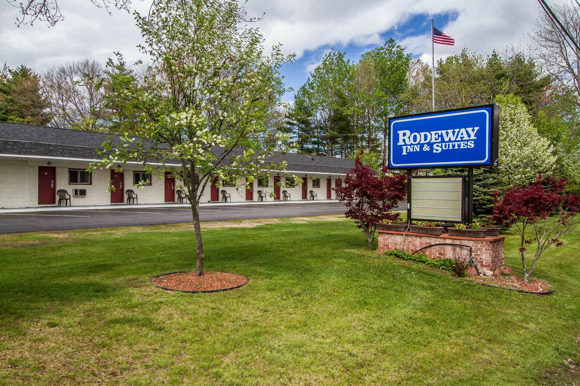 Rodeway Inn & Suites Brunswick Near Hwy 1 Exterior photo
